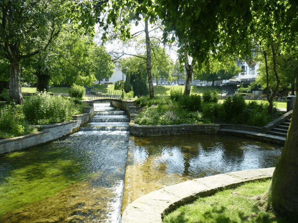 Die Paderquellen im Stadtzentrum von Paderborn stehen exemplarisch für die Idee der Rechte der Natur und die rechtliche Anerkennung von Flüssen als eigenständige ökologische Einheiten