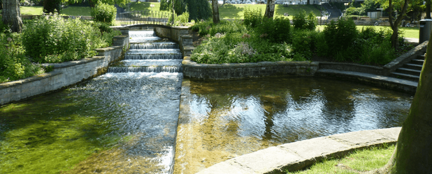 Quellgebiet der Pader im Stadtzentrum von Paderborn als Flussökosystem, das im Sinne der Rechte der Natur als eigenständige rechtlich schützenswerte Lebensgemeinschaft verstanden wird
