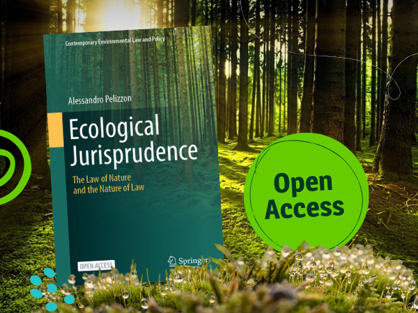Cover des Buches „Ecological Jurisprudence: The Law of Nature and the Nature of Law“, eingebettet in eine Waldumgebung, symbolisiert die Verbindung von Recht und Natur.