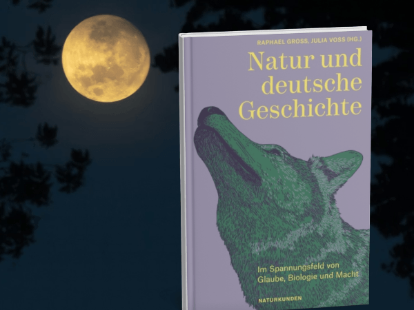 Buch mit Titel „Natur und deutsche Geschichte“ zeigt dunklen Wald und leuchtenden Vollmond im Hintergrund, Sinnbild für Naturverständnis im historischen Wandel