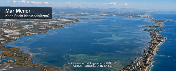 KI-generierte Luftansicht des Mar Menor in Südostspanien mit Lagune, La Manga, Küstensiedlungen und landwirtschaftlich geprägtem Einzugsgebiet.