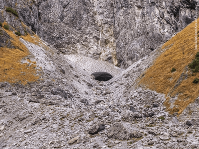 Die Eiskapelle am Watzmann, einst einzigartiges Naturwunder aus Eis und Fels, ist eingestürzt. Ihr Verlust zeigt, warum Natur nicht Objekt, sondern Rechtssubjekt sein muss. Quelle: Umkreisel-App auf Pixabay.