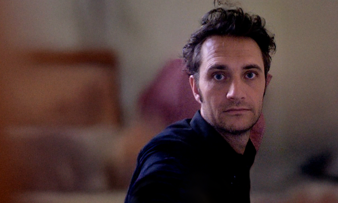 Andreas Weber, Biologe und Philosoph, im Nahporträt mit ruhigem, konzentriertem Blick.