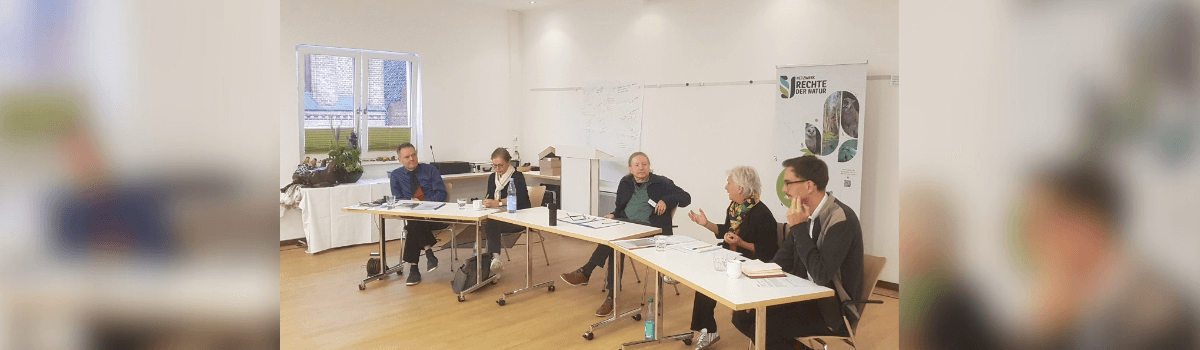 Podiumsdiskussion mit Hans Leo Bader, Tanja Busse, Emmanuel Schlichter und Barbara Unmüßig bei der Tagung in Hannover. Diskutiert wurden Institutionalisierung der Rechte der Natur in Deutschland, politische Widerstände und strategische Bündnisse.